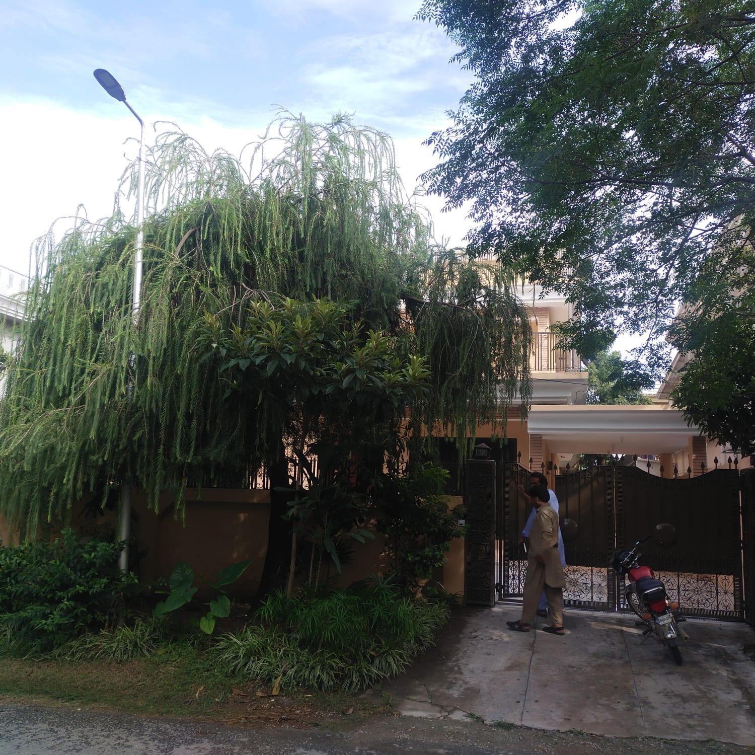 Bungalow for Rent in F-10, Islamabad – Your Dream Home Awaits!